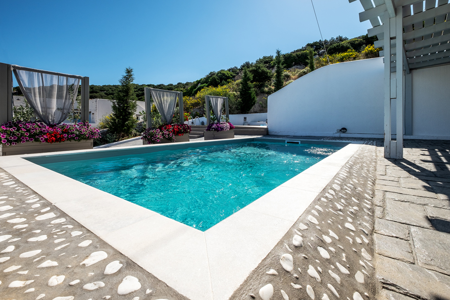 loukis rentals paros